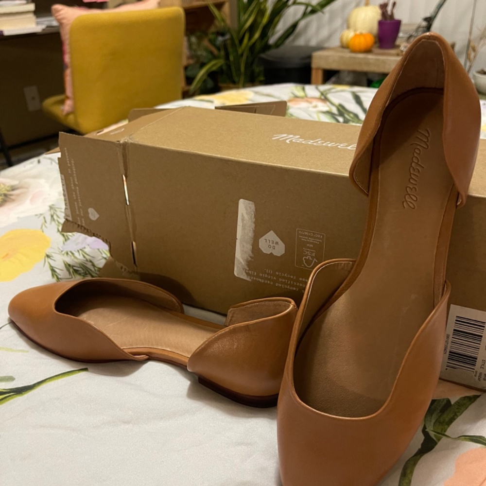 Madewell Brown D’Osay Flats size 9.5.  Bought last year, retired and don’t need